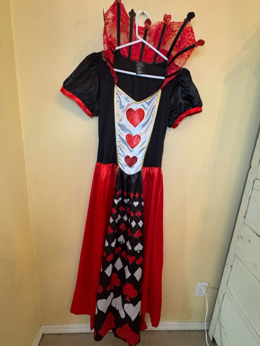 Deluxe Queen of Hearts Halloween costume by Leg Avenue Size XL - Picture 2 of 6